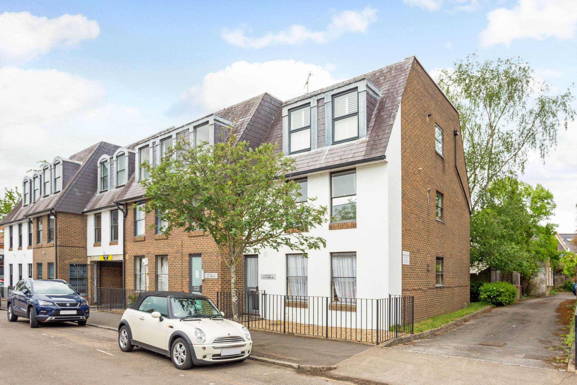 1 bed flat for sale in St Johns Road, Hampton Wick, Kingston Upon