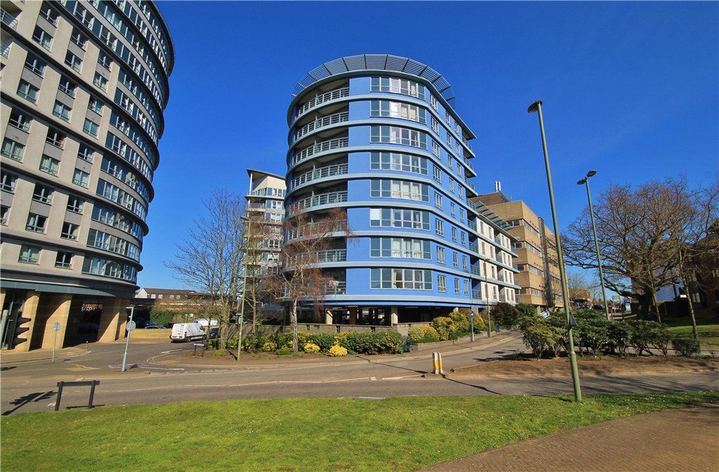 2 bed flat to rent in Oriental Road, Woking, Surrey GU22 Zoopla