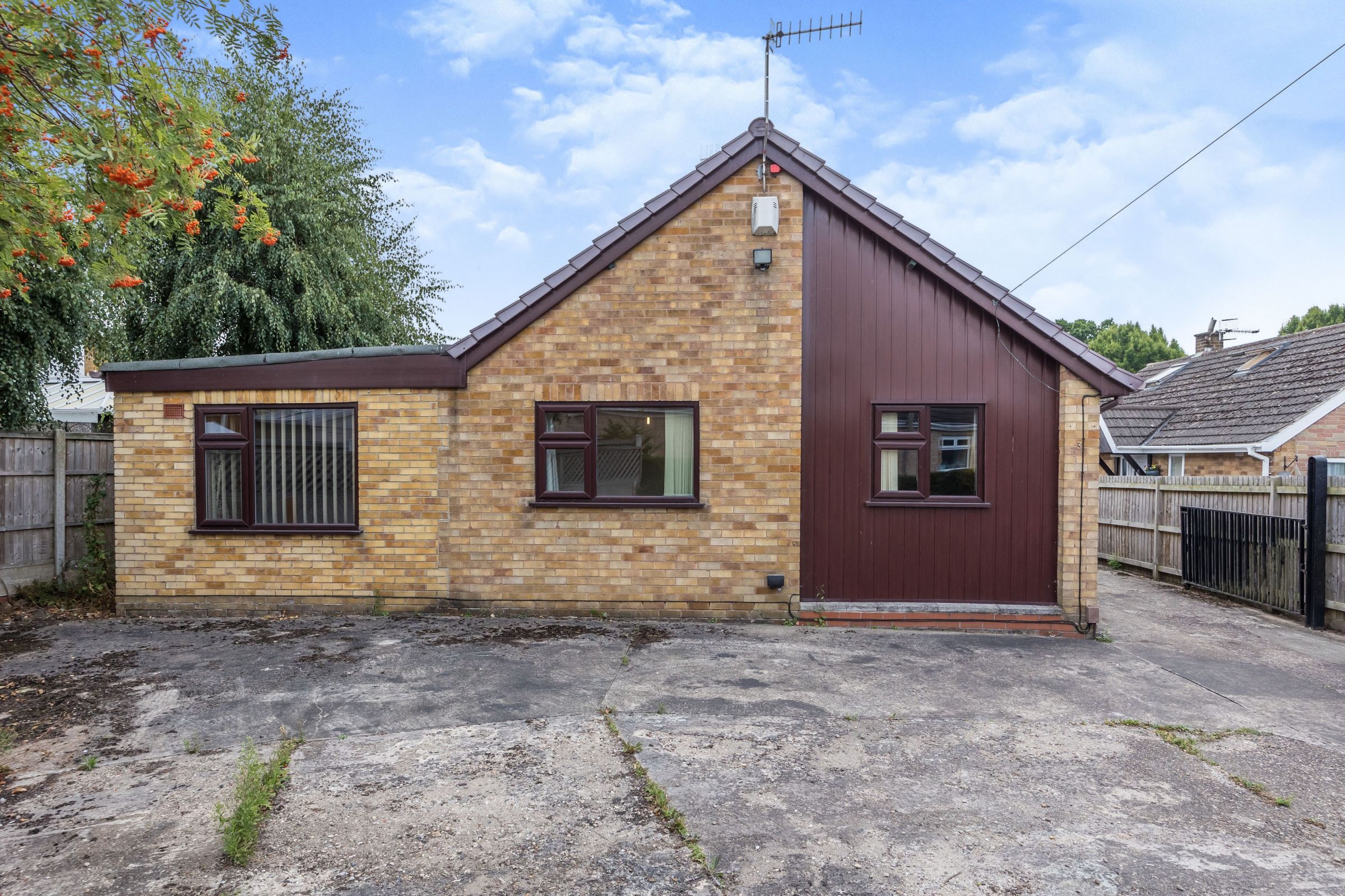 3 bed bungalow for sale in Thorpe Road, Eastwood, Nottingham NG16 Zoopla