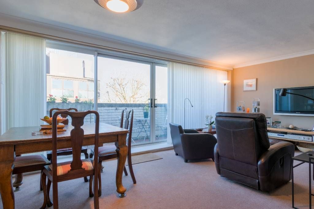 Antrim Road NW3, Belsize Park, Belsize Park  