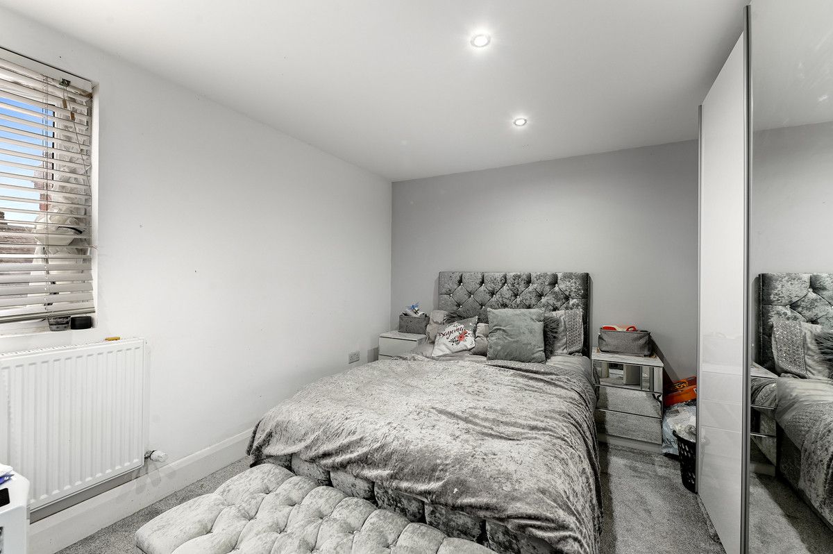 8 bed terraced house for sale in Hampton Road, Ilford IG1 Zoopla