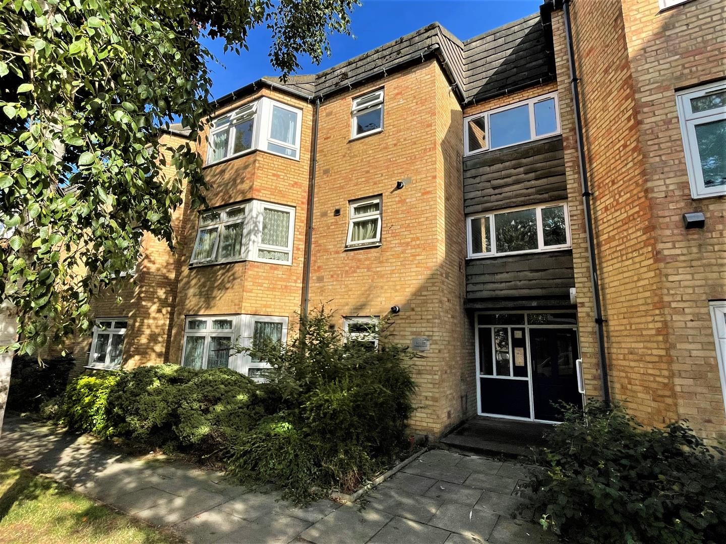 2 bed flat for sale in Victoria Road, Scarborough, North Yorkshire YO11