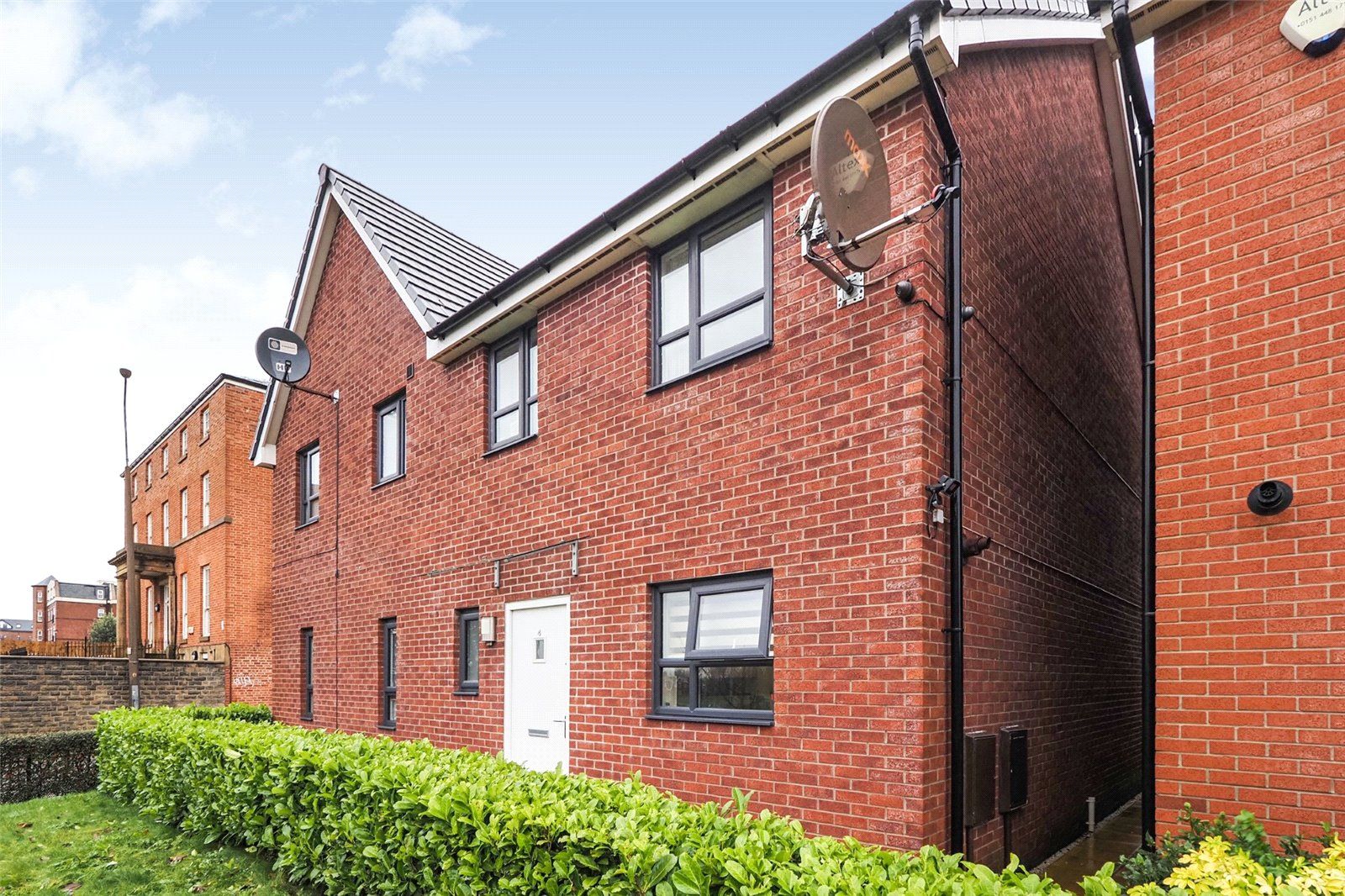 3 bed semidetached house for sale in Bugle Close, Salford, Greater
