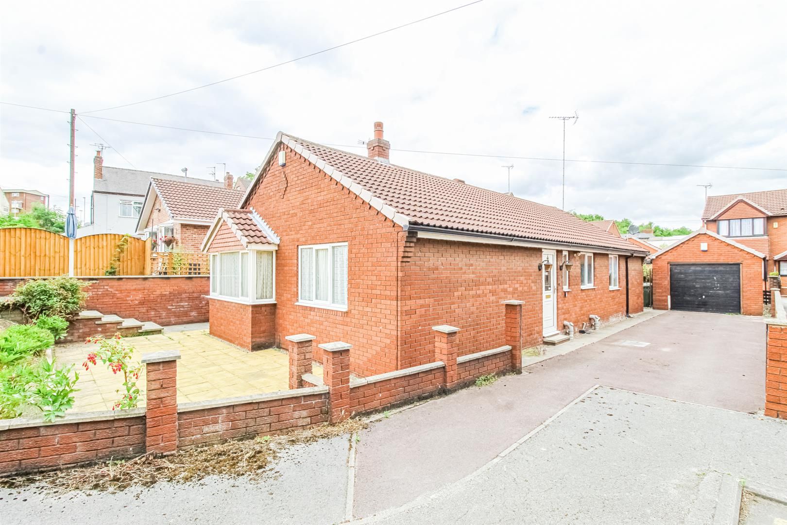 3 bed bungalow for sale in Weavers Road, Pontefract WF8 Zoopla
