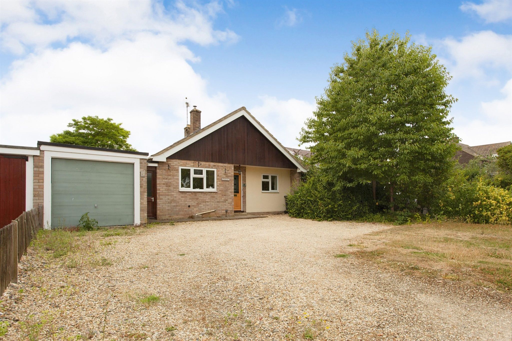 2 bed detached bungalow for sale in Hunts Road, Duxford, Cambridge CB22