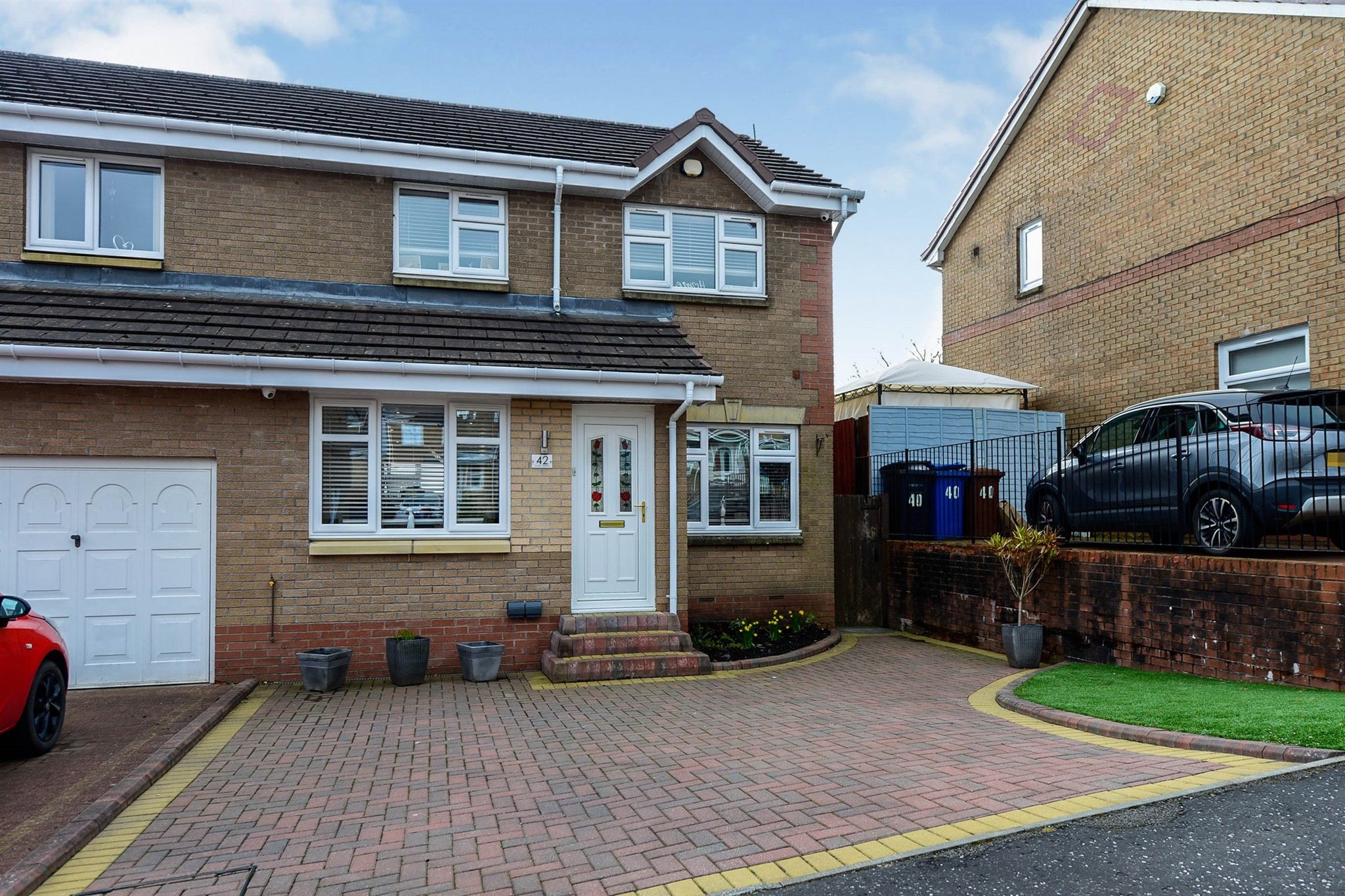 3 bed semidetached house for sale in Perrays Crescent, Dumbarton G82