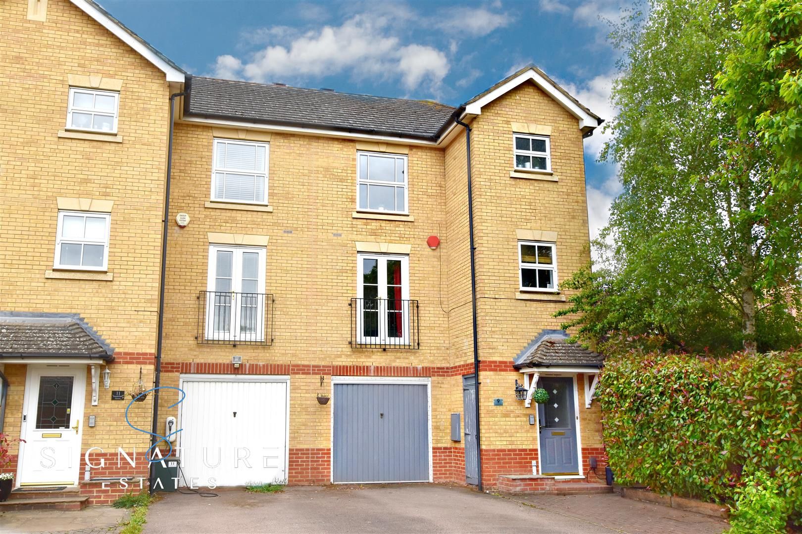 4 bed town house for sale in Sunderland Grove, Leavesden, Watford WD25