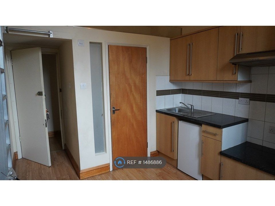 Studio to rent in Westbourne Drive, London SE23 Zoopla