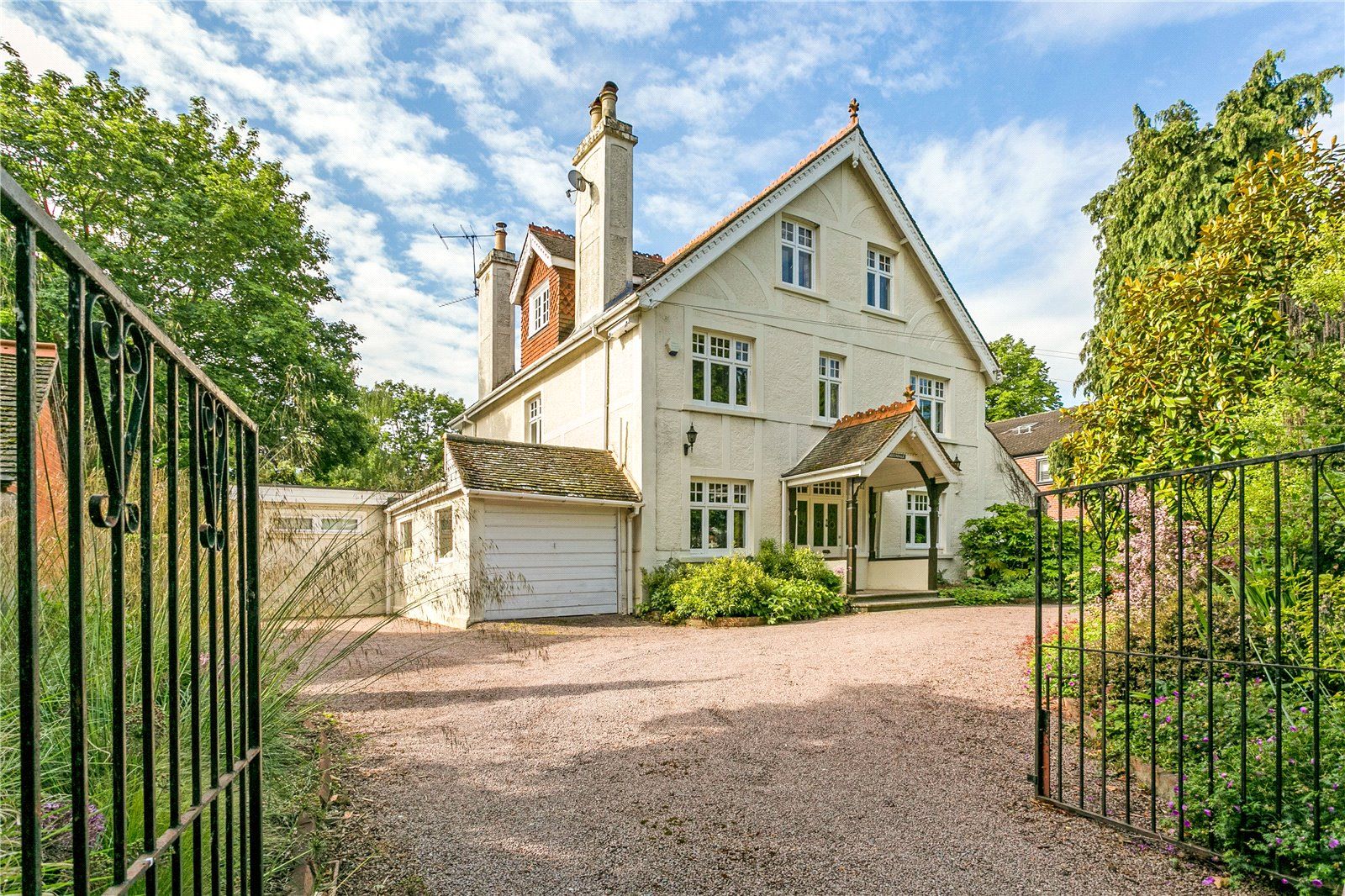 8 bed detached house for sale in Ray Park Road, Maidenhead, Berkshire