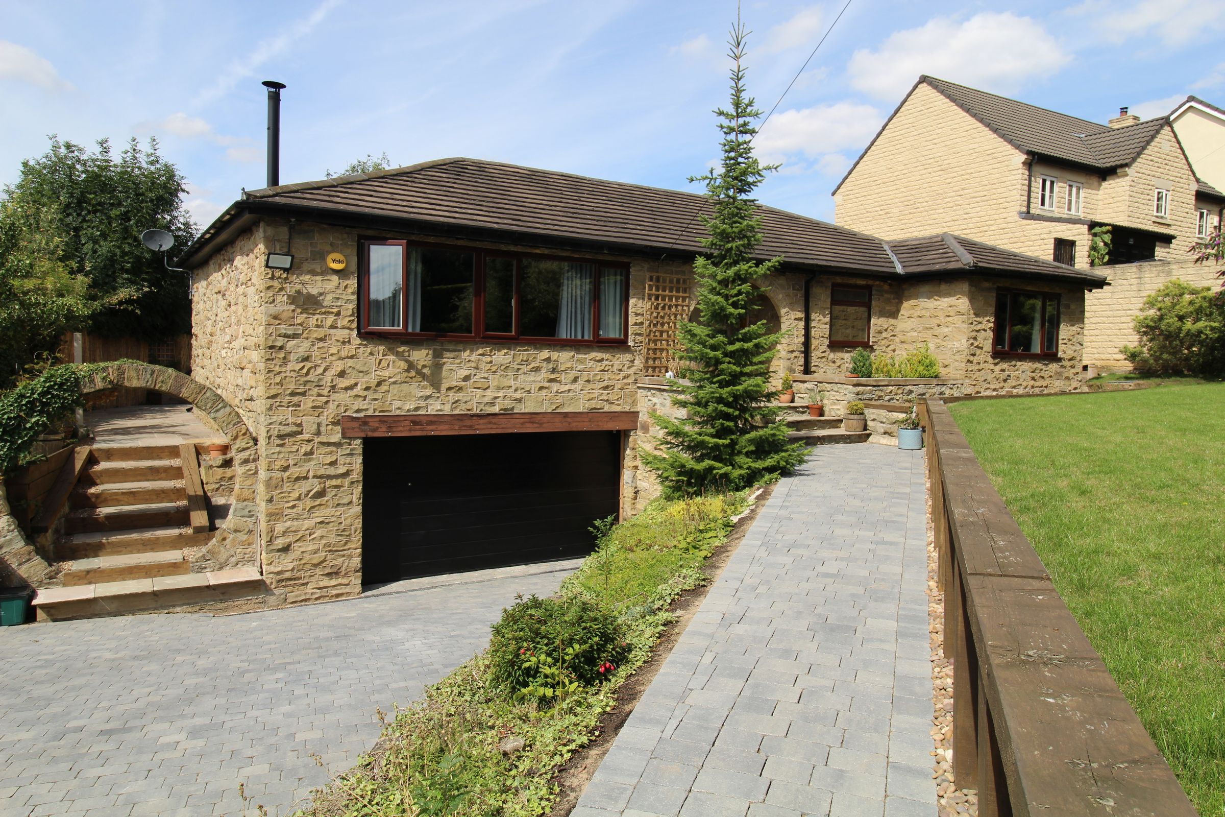 3 bed detached bungalow for sale in Windgate Hill, Conisbrough