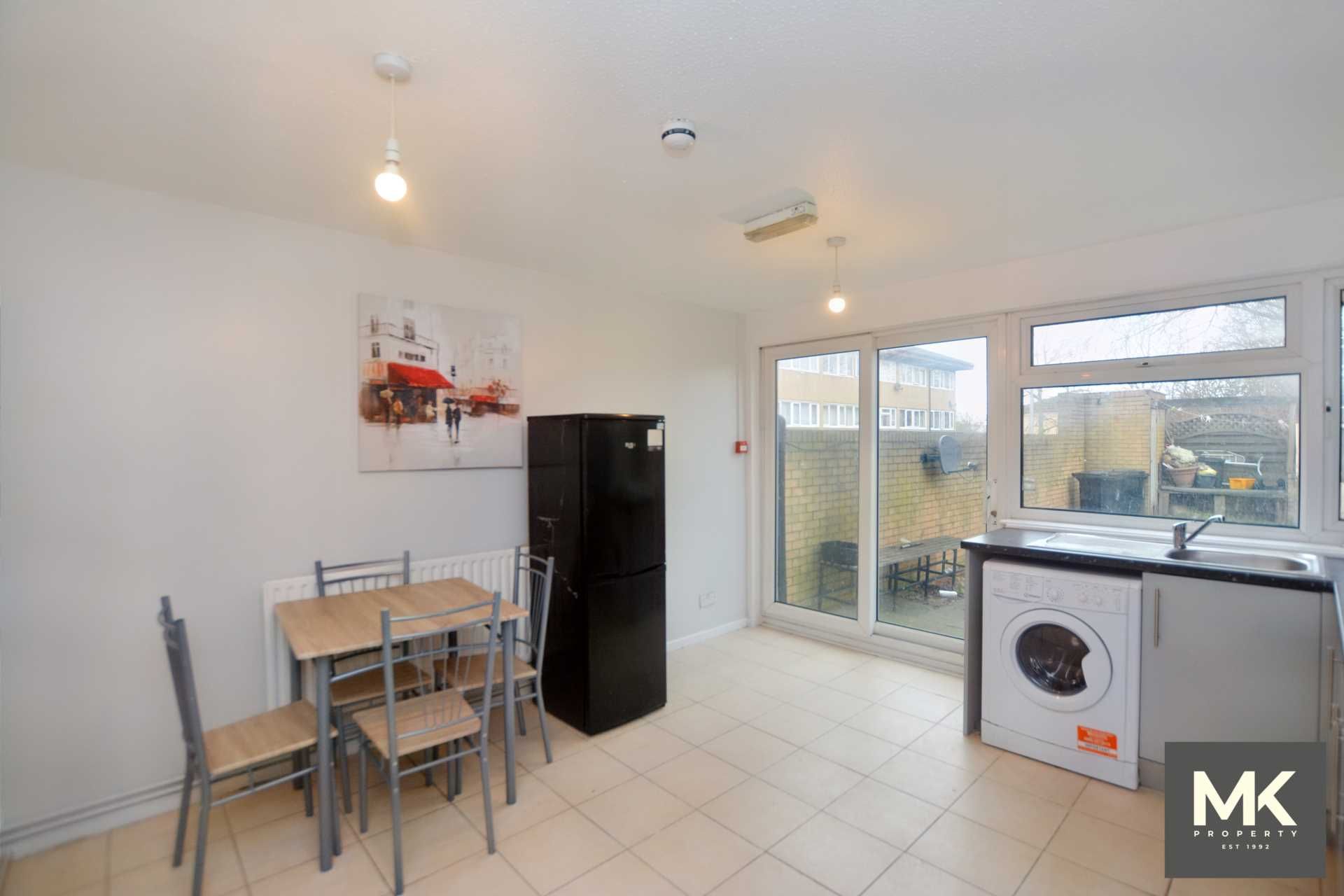 Room to rent in Marigold Place, Conniburrow MK14 Zoopla