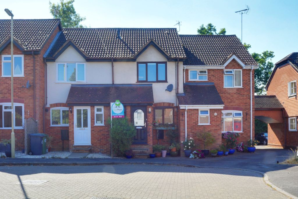 2 bed terraced house for sale in Finch Close, Tadley RG26 Zoopla