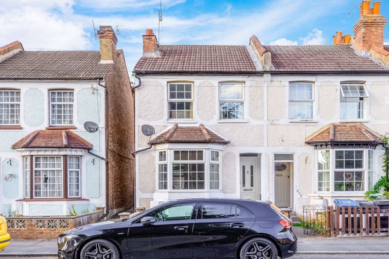 3 bed end terrace house for sale in Chipstead Valley Road, Coulsdon CR5