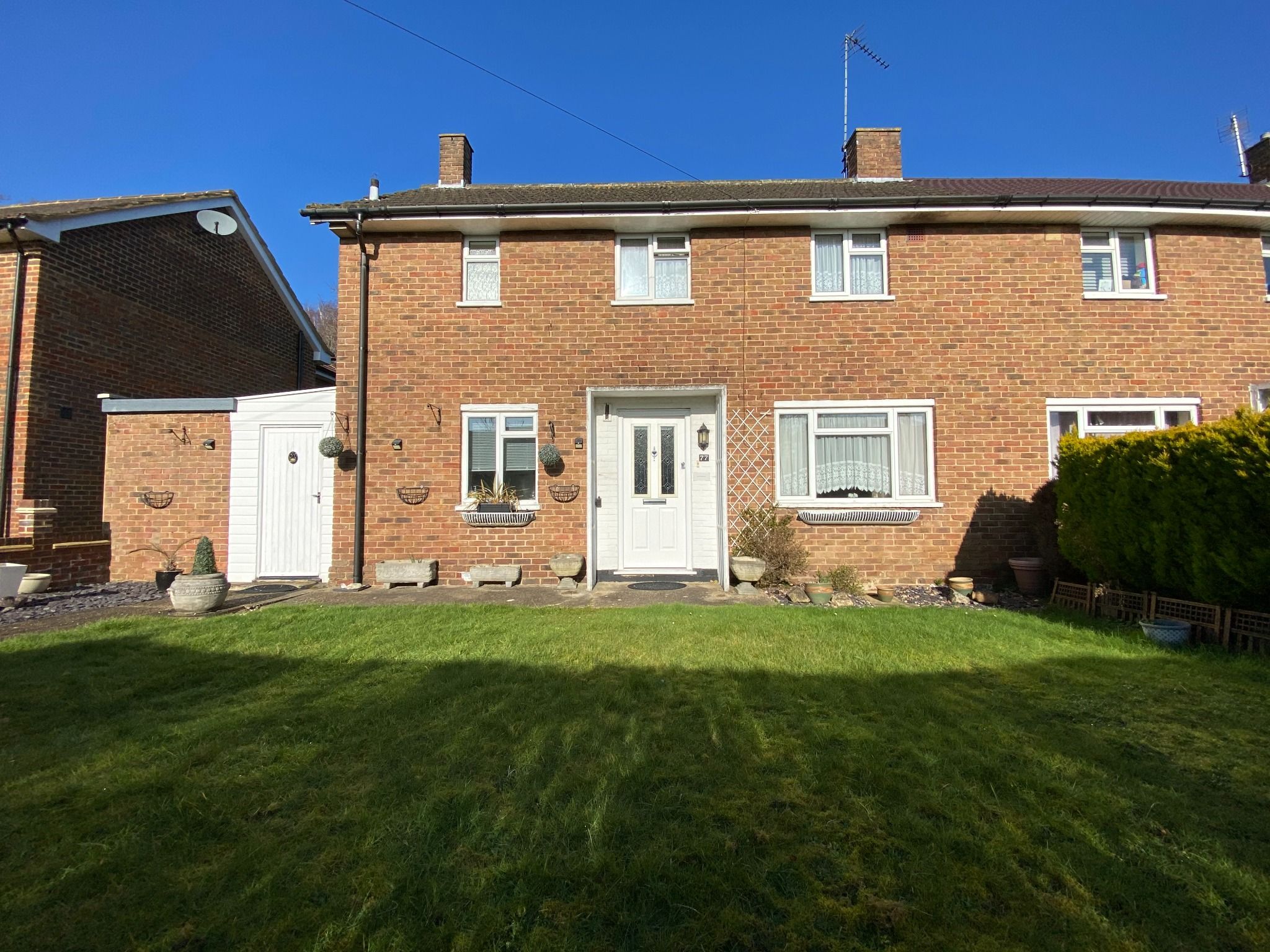 3-bed-semi-detached-house-for-sale-in-queen-elizabeth-way-woking-gu22