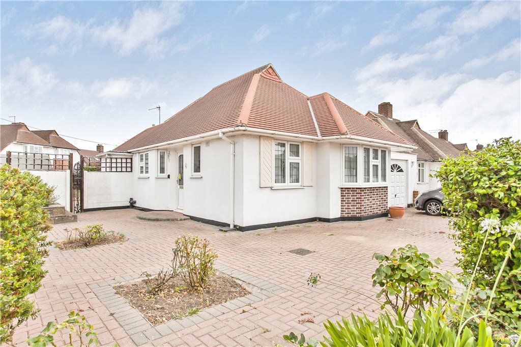 2 bed bungalow for sale in Woodlawn Crescent, Twickenham TW2 Zoopla