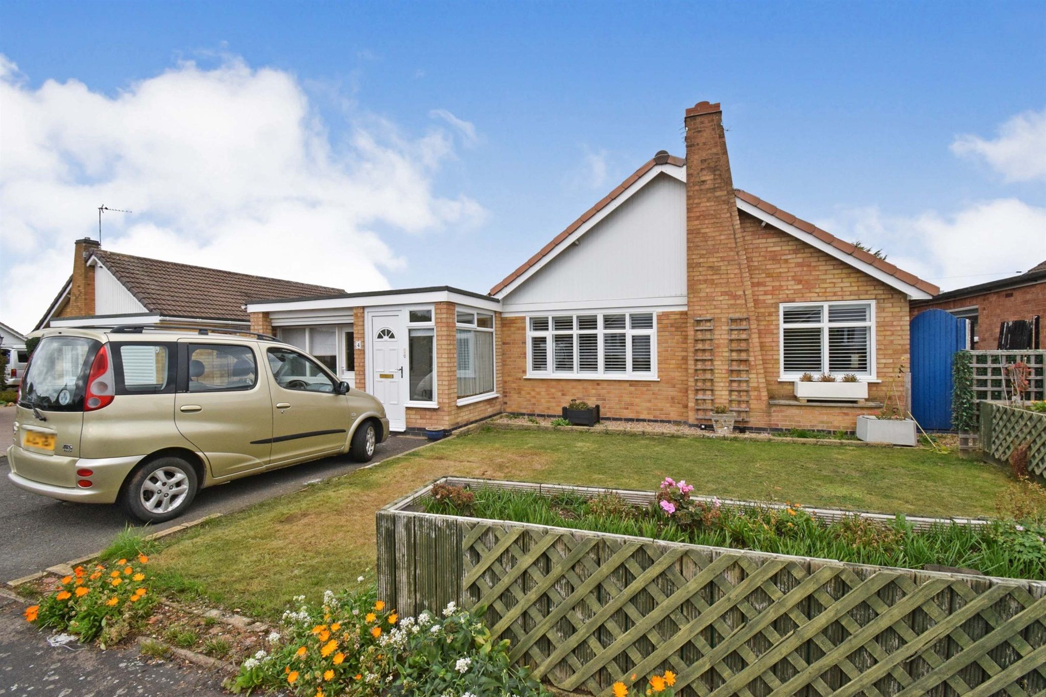 3 bed detached bungalow for sale in Coombe Place, Oadby, Leicester LE2 Zoopla