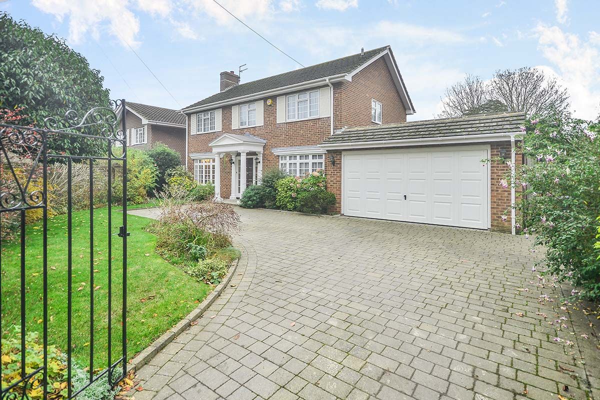 4 bed detached house for sale in Mongeham Church Close, Great Mongeham