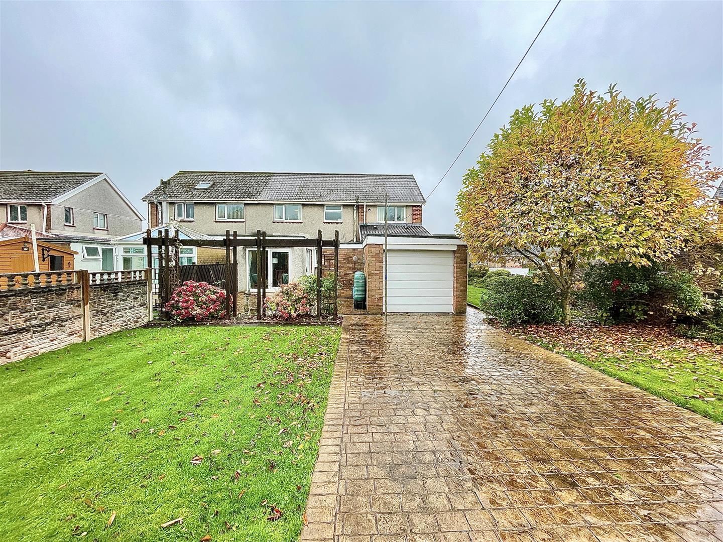 5 bed semidetached house for sale in Maes Y Gwernen Drive