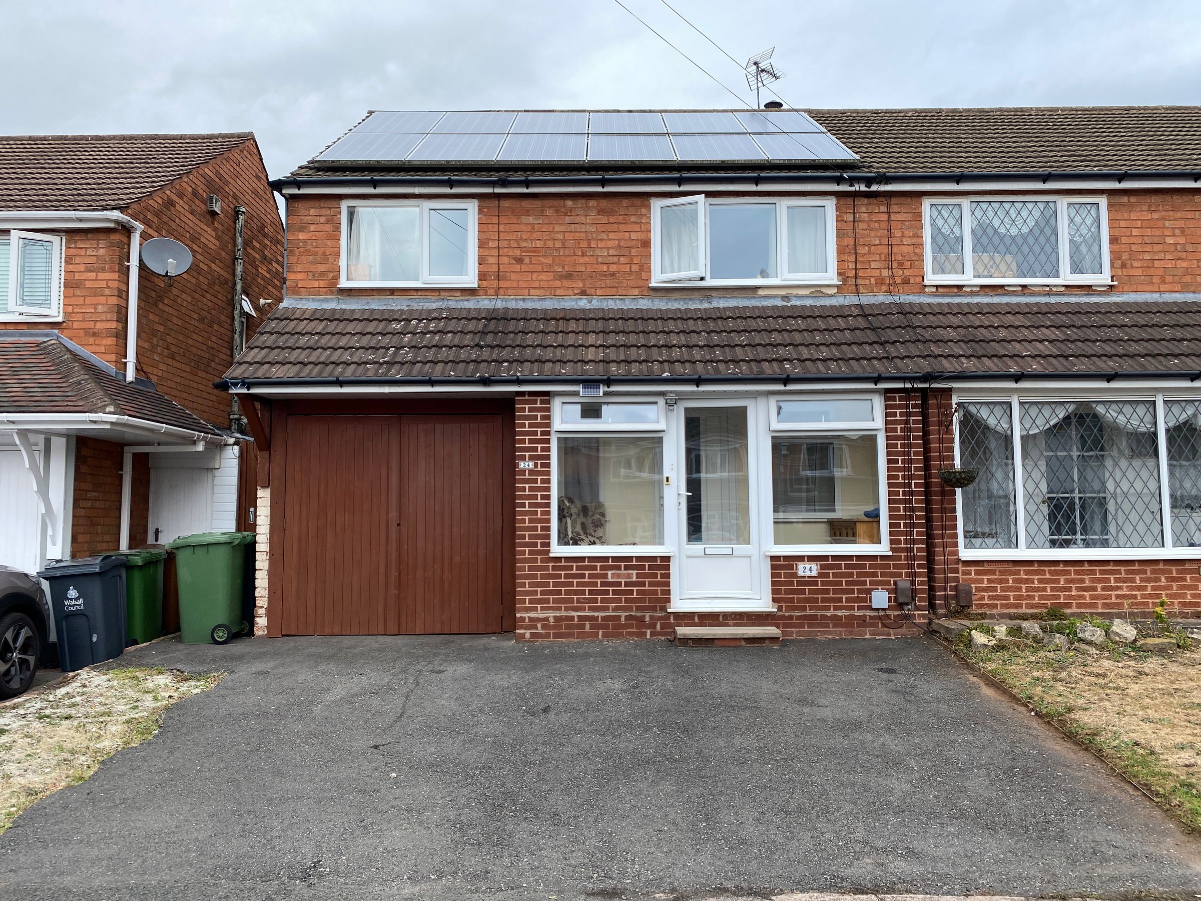 3 bed semidetached house for sale in Kinross Crescent, Great Barr