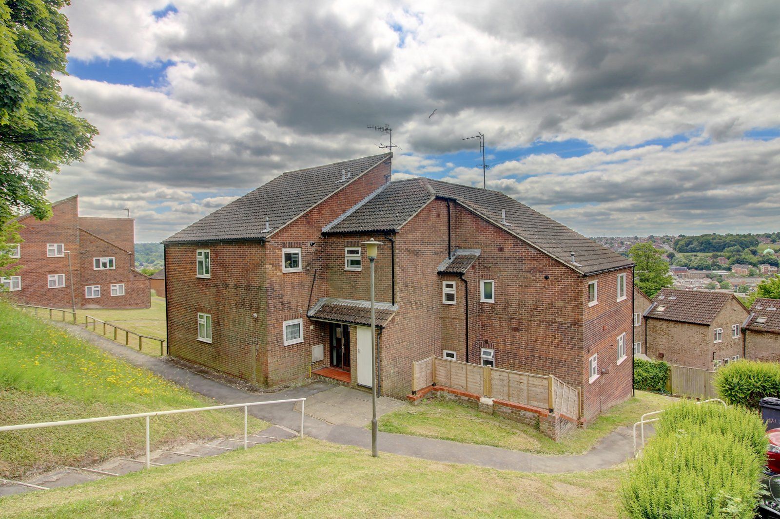 1 bed flat for sale in The Acres, High Buckinghamshire HP13