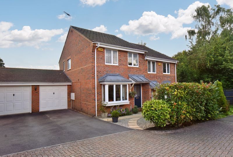 3 bed semidetached house for sale in Basingfield Close, Old Basing