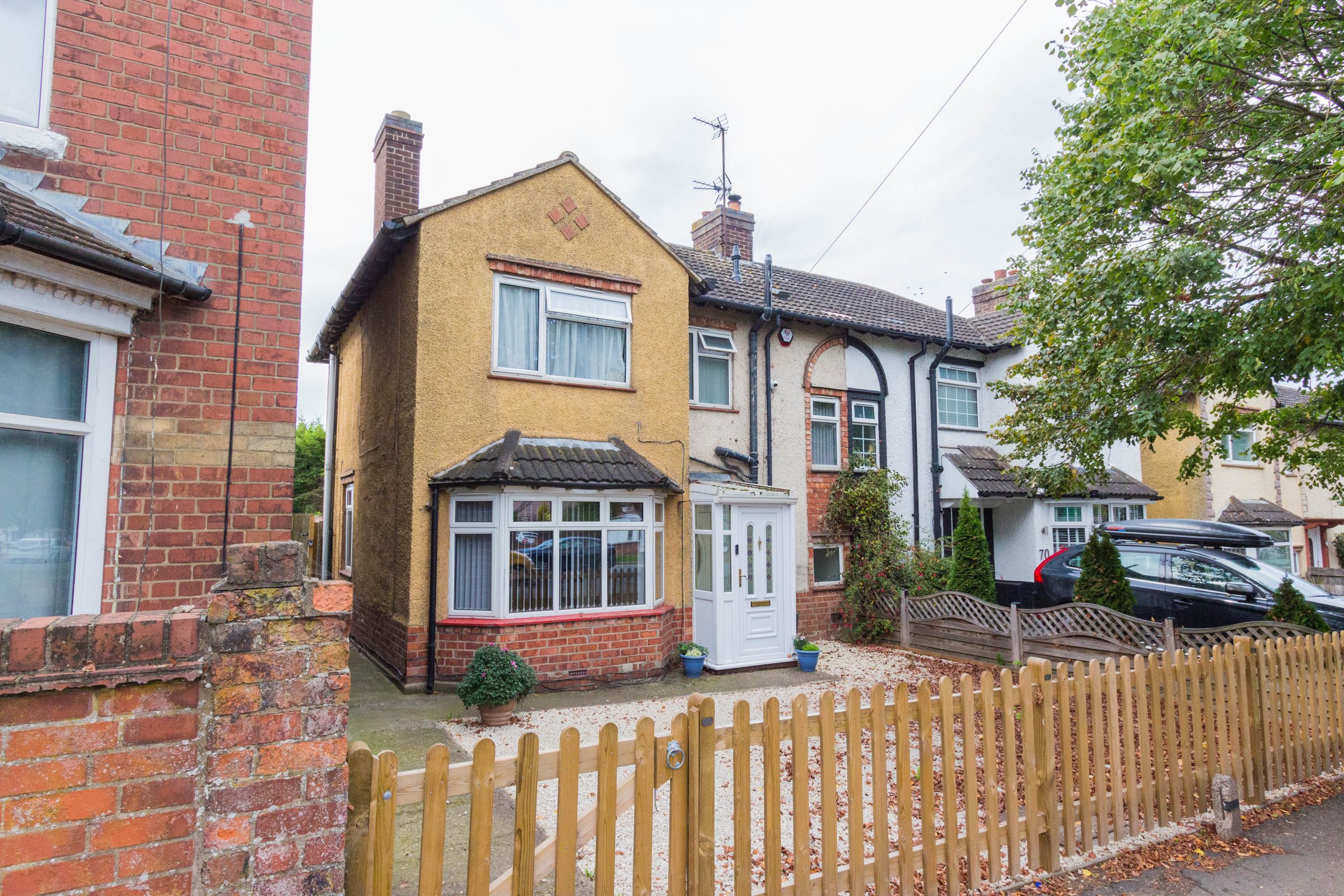 3 bed semidetached house for sale in Irthlingborough Road, Finedon