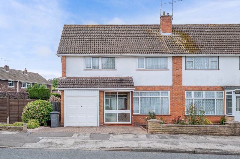 3 bed semidetached house for sale in Wirehill Drive, Lodge Park