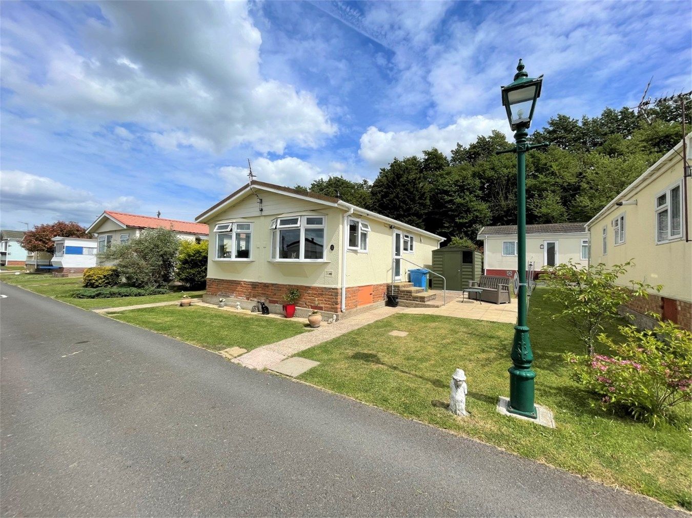 2 bed mobile/park home for sale in Beckenham Park, Otterham Quay Lane