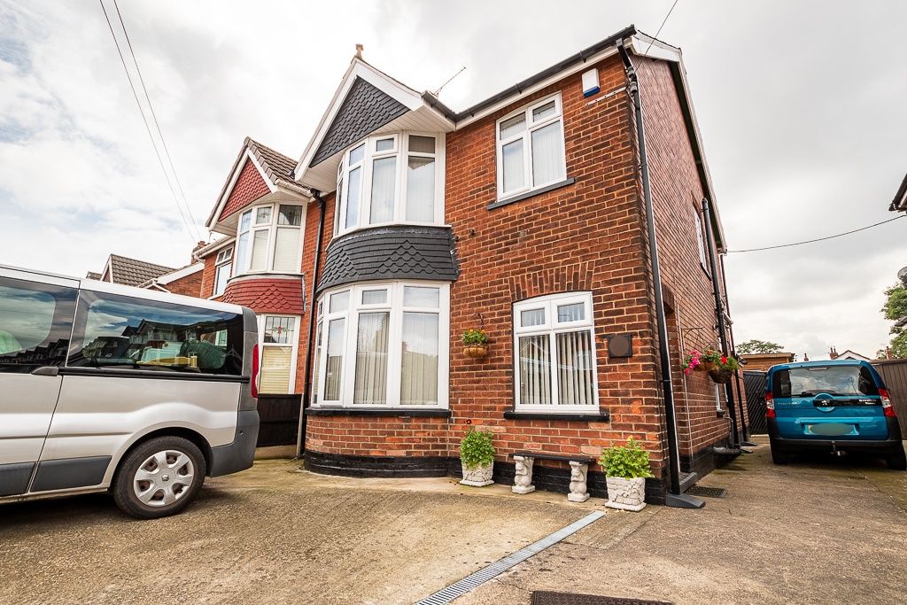 3 bed semidetached house for sale in Cliff Gardens, Scunthorpe DN15