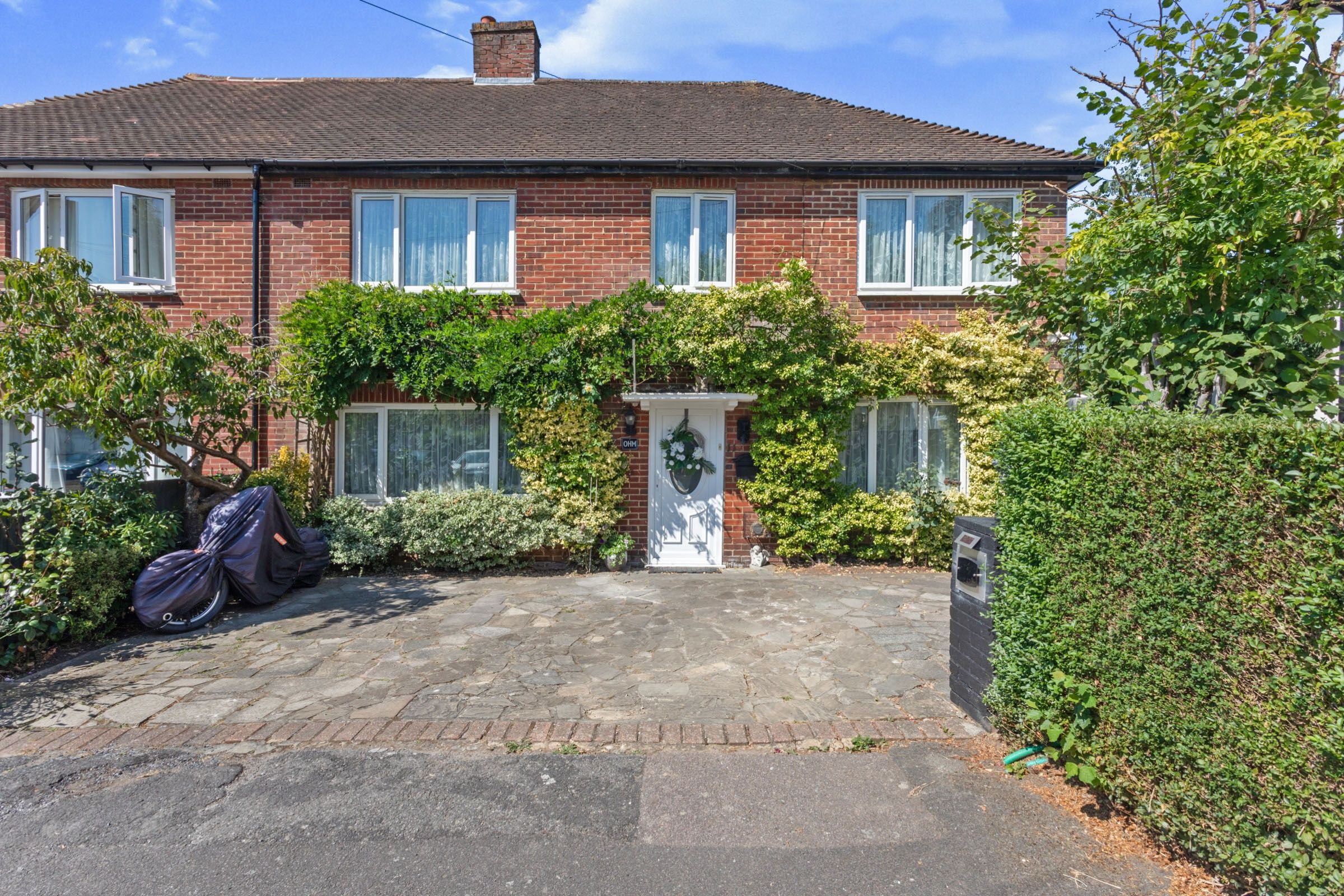4 bed semidetached house for sale in Garland Way, Caterham CR3 Zoopla