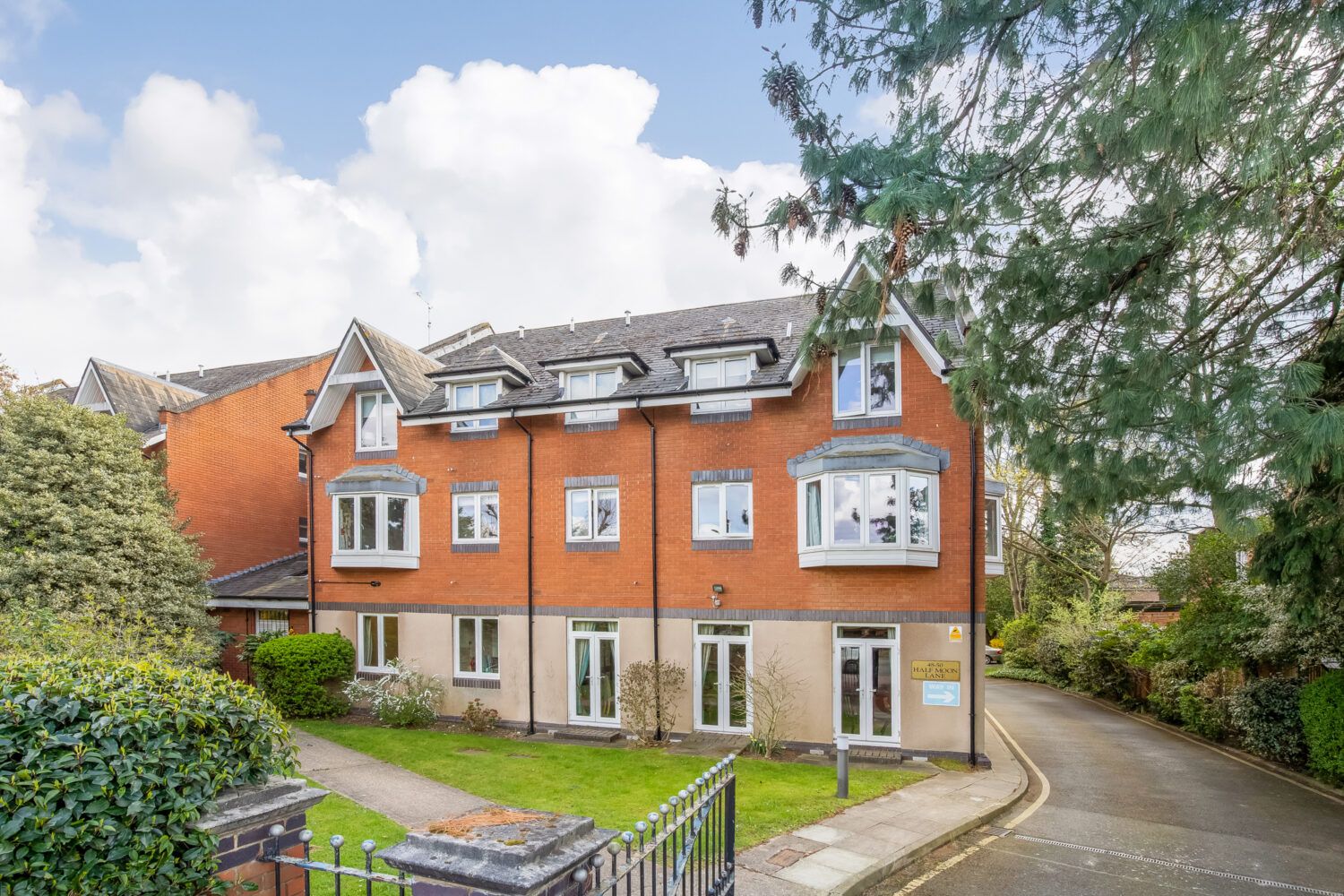 1 bed flat for sale in Dulwich Mead, Half Moon Lane, Herne Hill, London