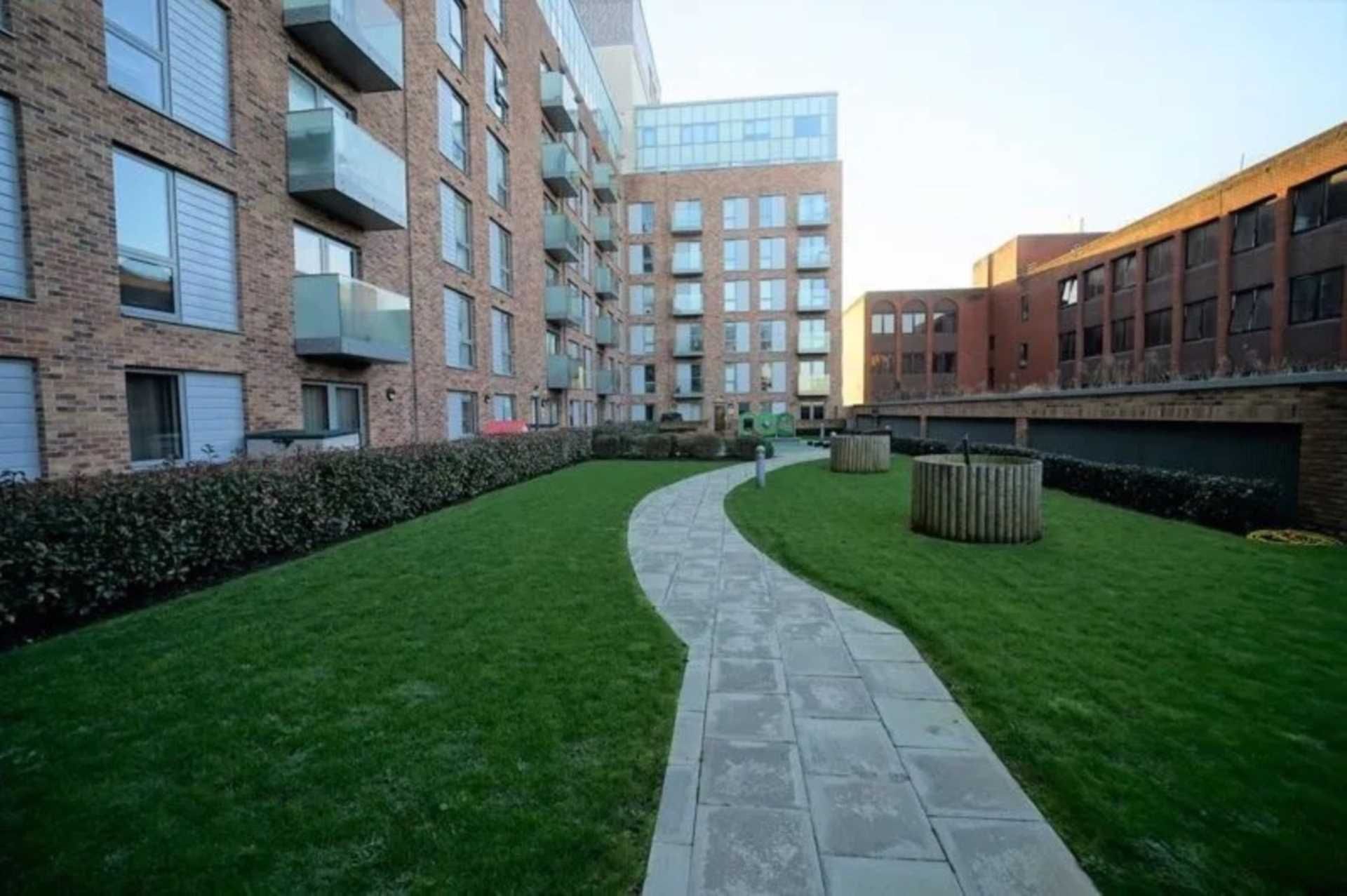 2 bed flat for sale in Franklin Court, Borehamwood WD6 Zoopla