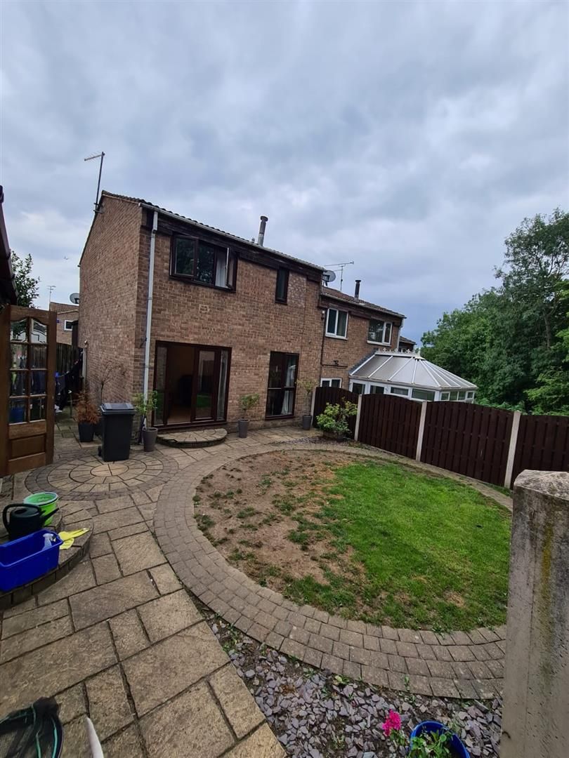 3 bed end terrace house for sale in Waterthorpe Glade, Westfield