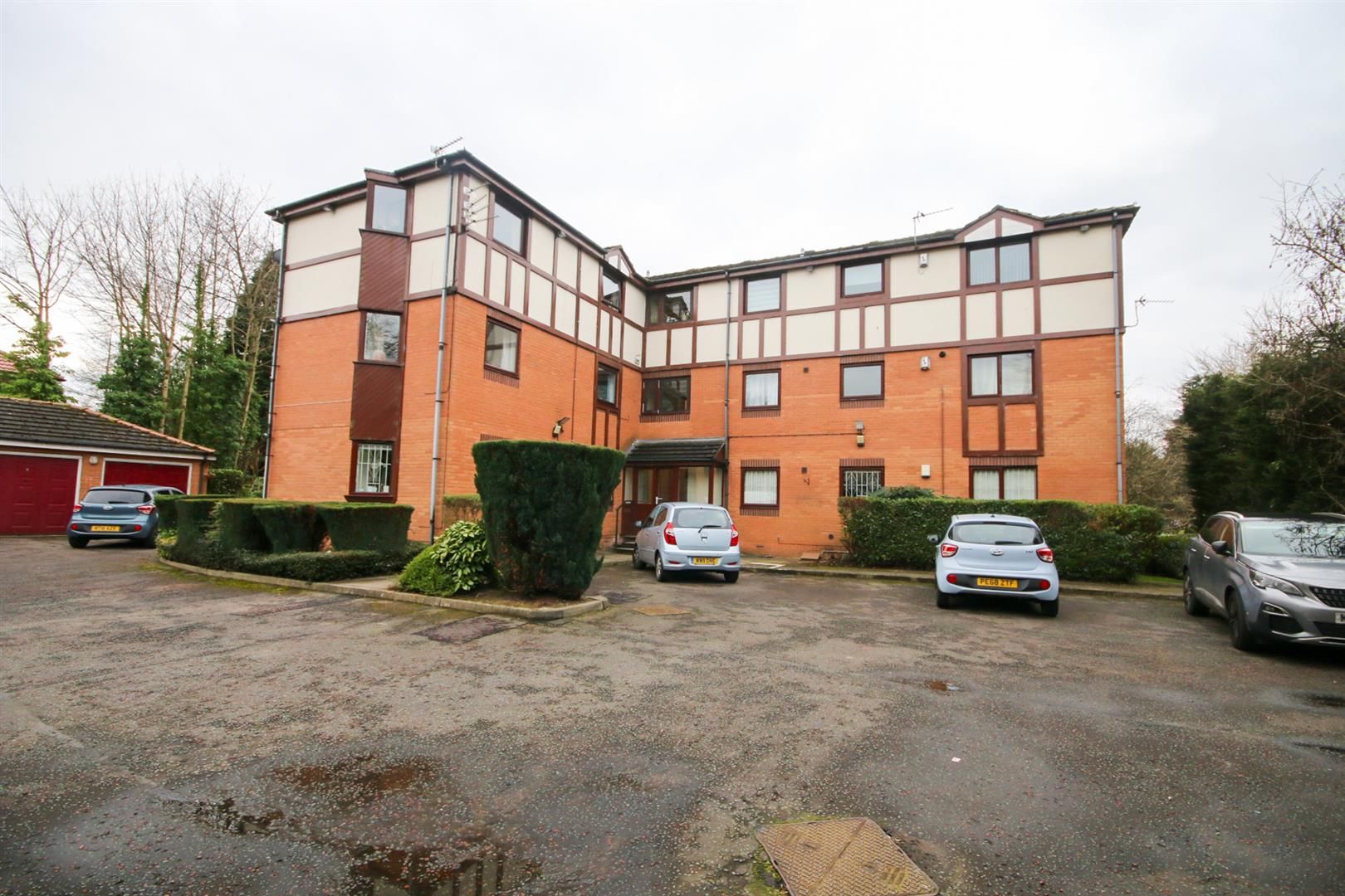 2 bed flat to rent in Holly Court, Catherine Road, Crumpsall M8 Zoopla