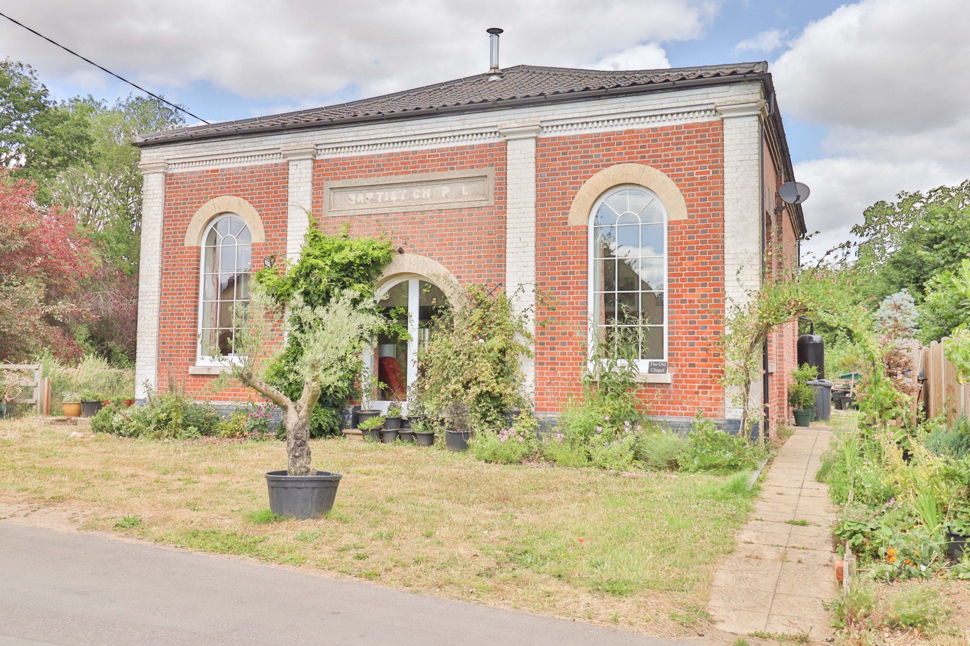 4 bed detached house for sale in Burston Road, Dickleburgh, Diss IP21