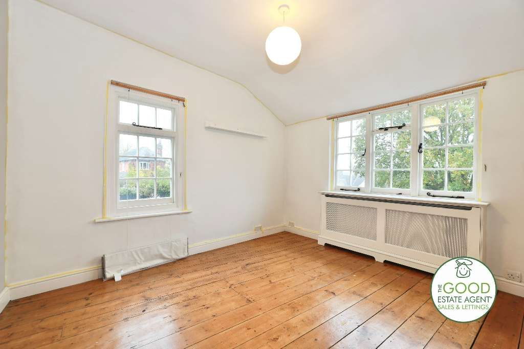 2 bed end terrace house for sale in York Hill, Loughton IG10 Zoopla