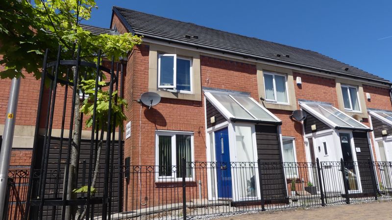 Fairbourne Walk, Oldham OL1  