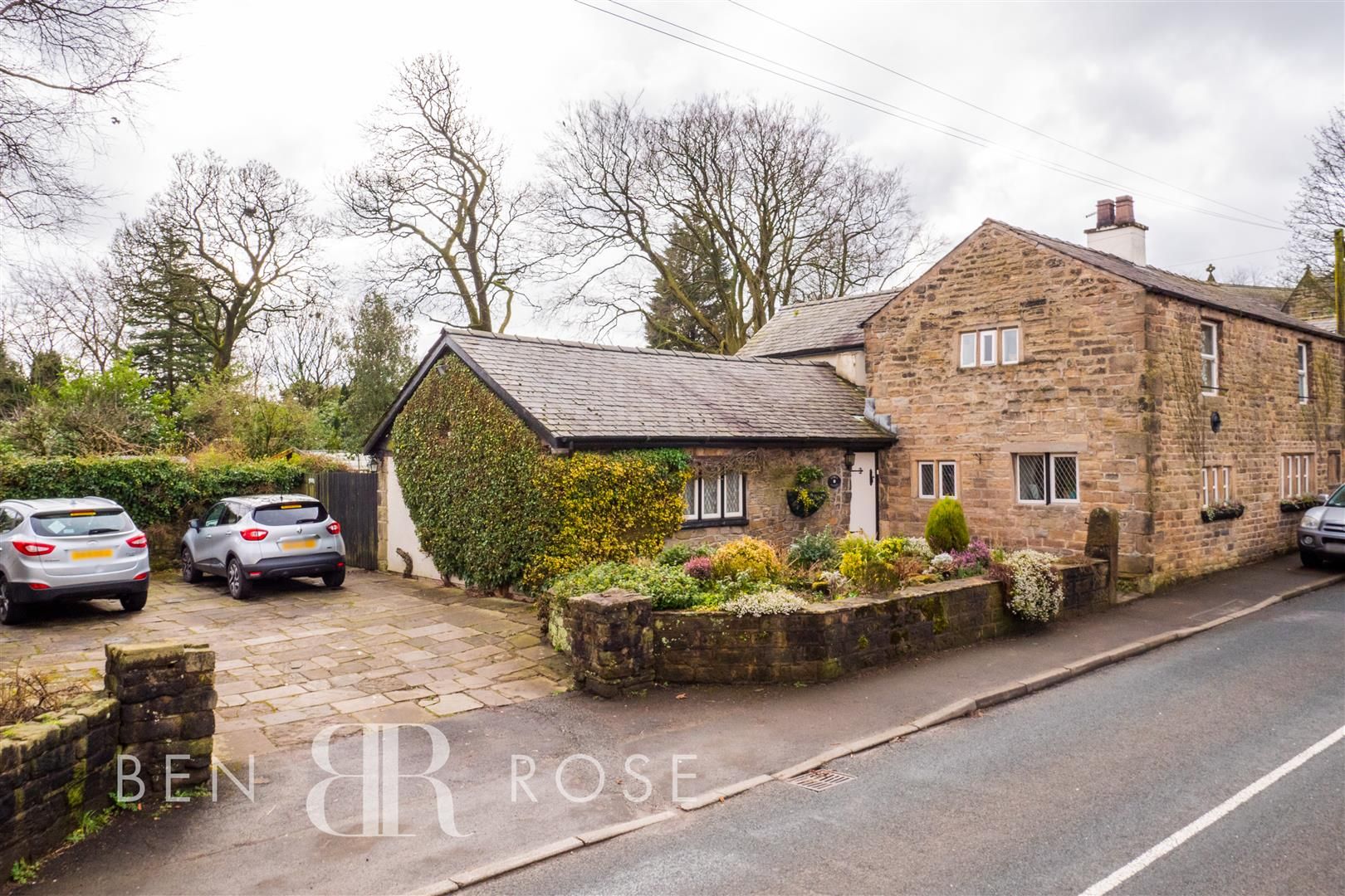 4 bed semidetached house for sale in Sandy Lane, Brindle, Chorley PR6