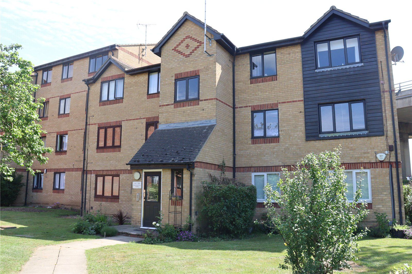 1 bed flat to rent in Waterville Drive, Vange, Basildon SS16 Zoopla