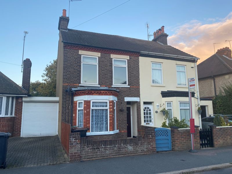 3 bed semidetached house to rent in Ashcroft Road, Luton LU2 Zoopla