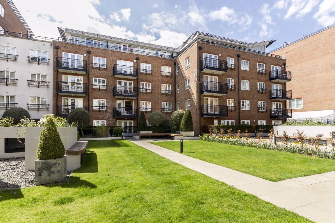 1 bed flat to rent in Royal Quarter, Seven Kings Way, Kingston Upon