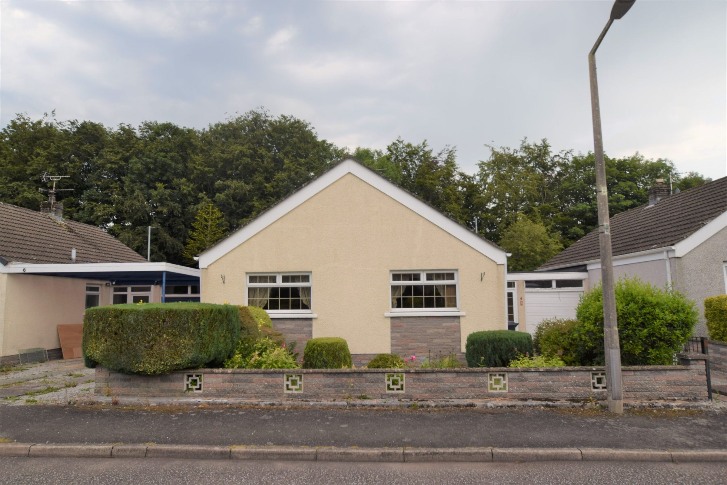 2 bed bungalow for sale in 4 Woodlands Crescent, Dumfries DG2 Zoopla