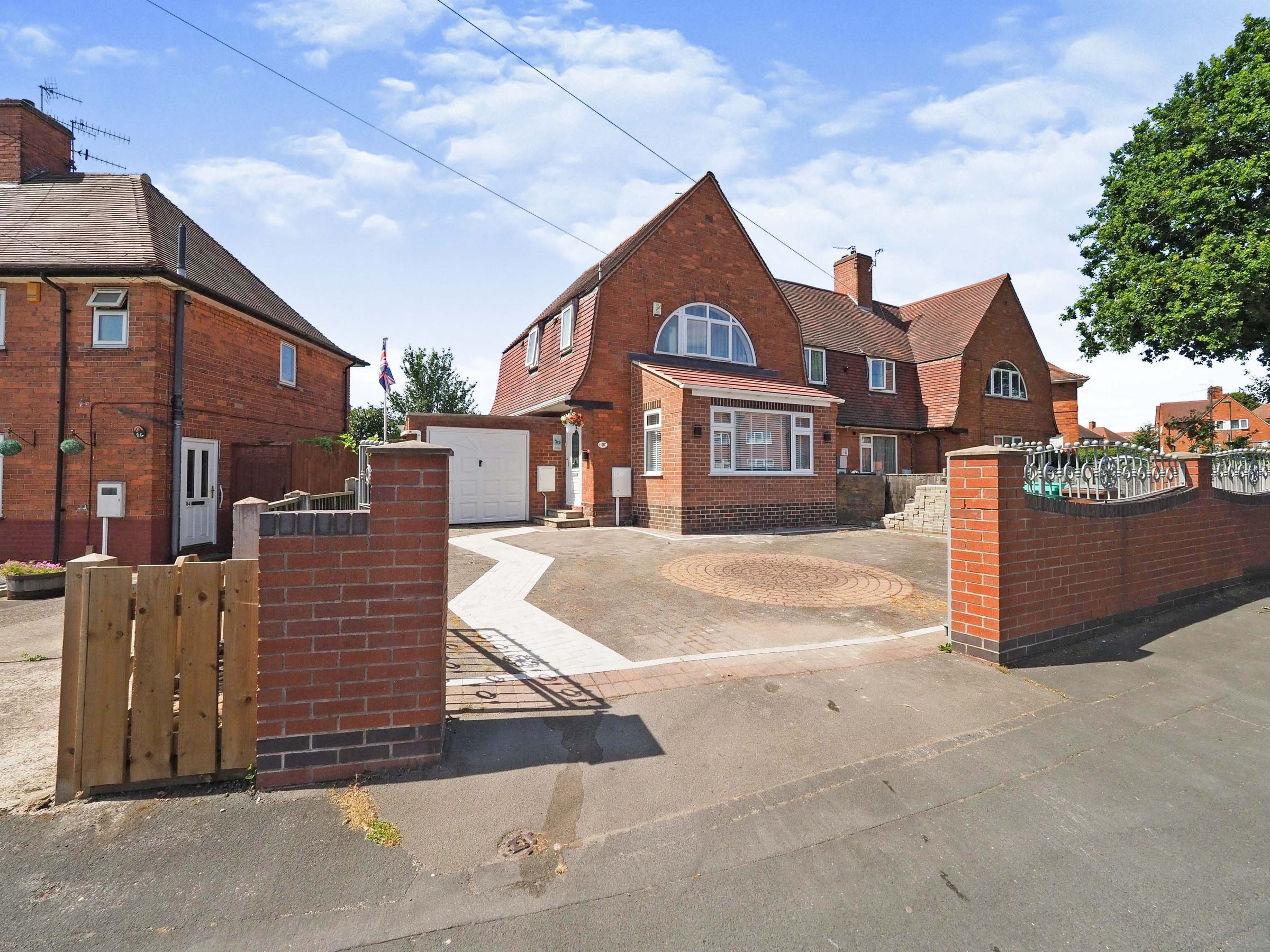 3 bed semidetached house for sale in Bracknell Crescent, Nottingham