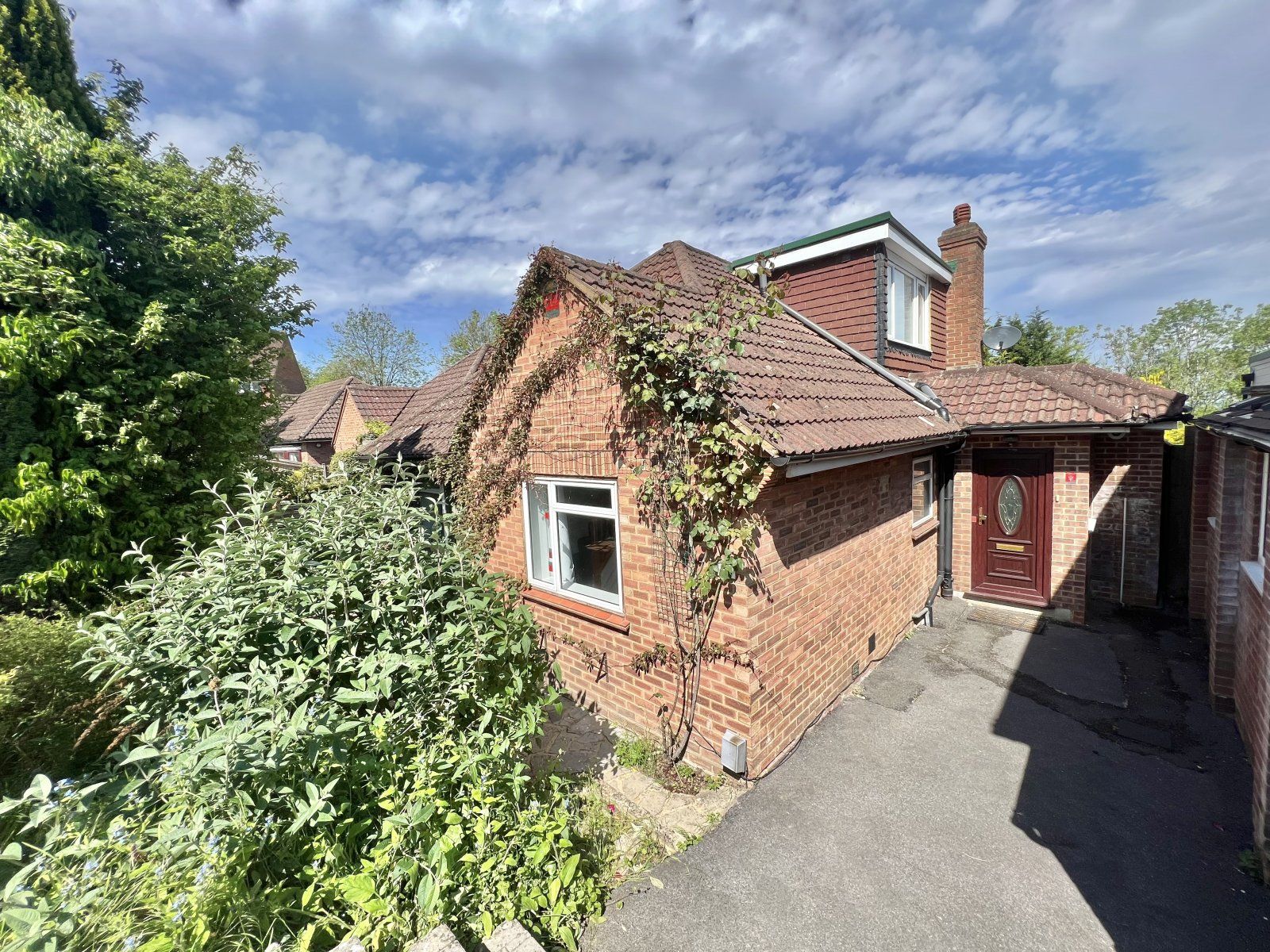 3 bed bungalow for sale in High View Road, Onslow Village, Guildford
