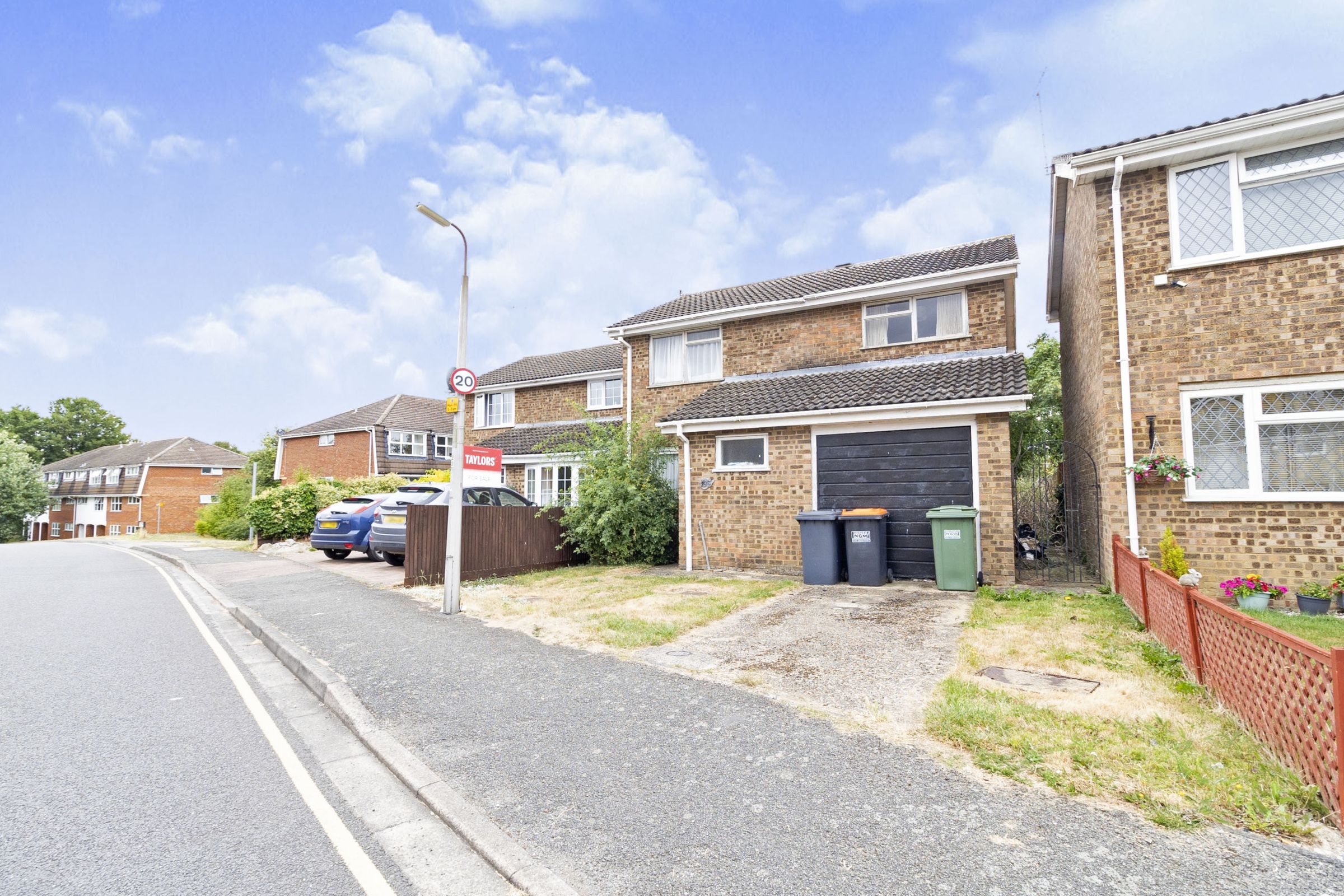 4 bed detached house for sale in Grasmere Way, Leighton Buzzard LU7