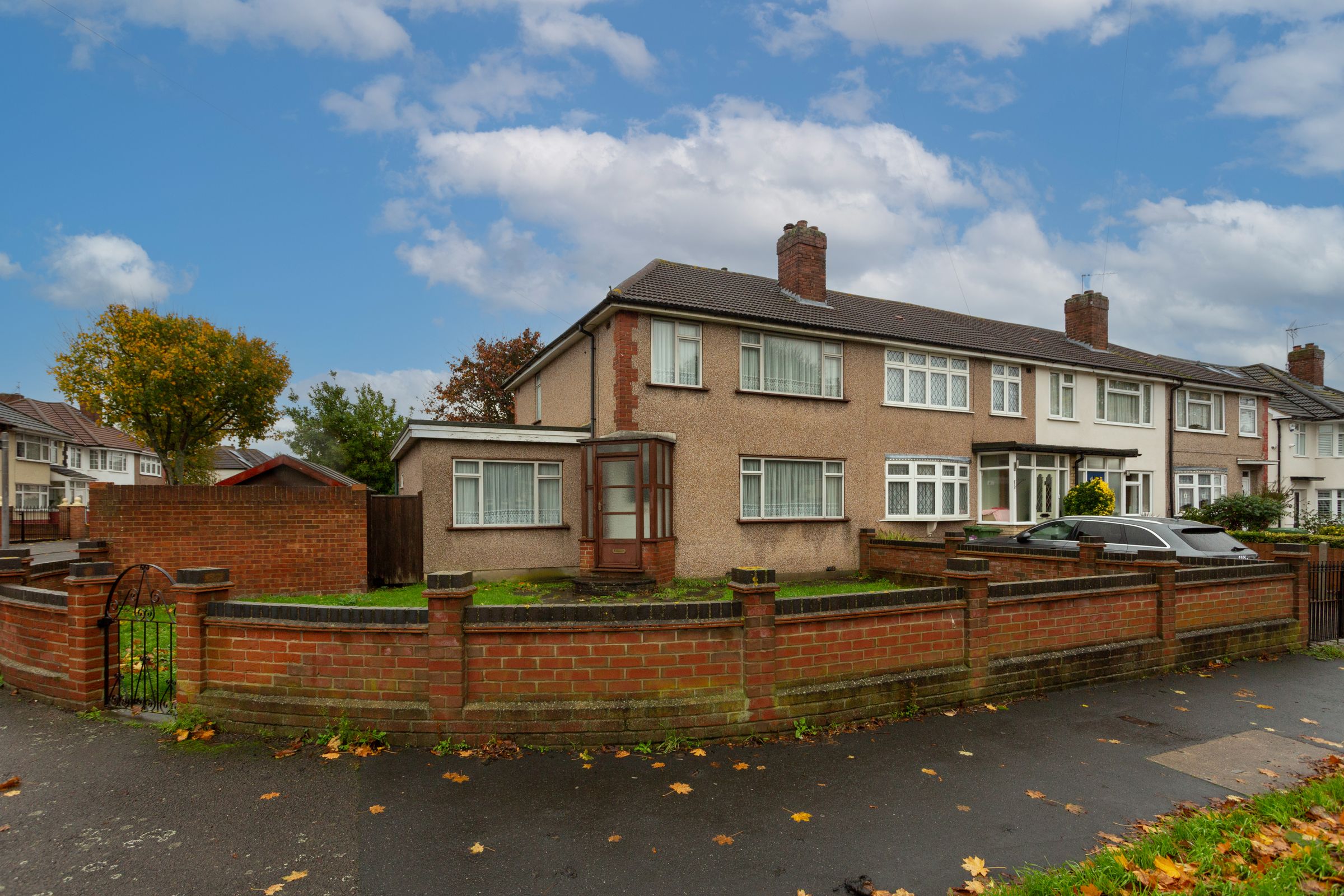 3 bed end terrace house for sale in South End Road, Hornchurch RM12