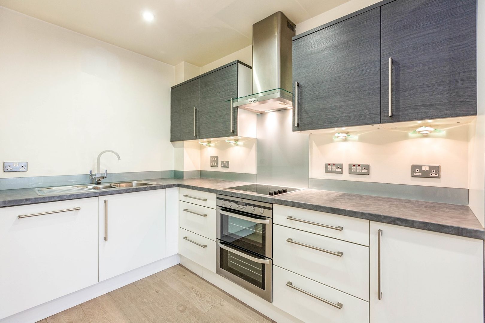 82 Pennington Drive, Winchmore Hill N21  