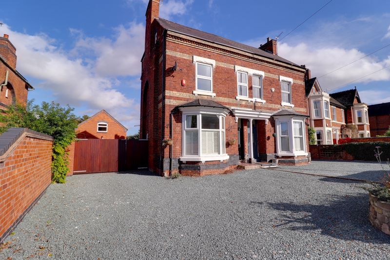 5 bed semidetached house for sale in Eccleshall Road, Stafford
