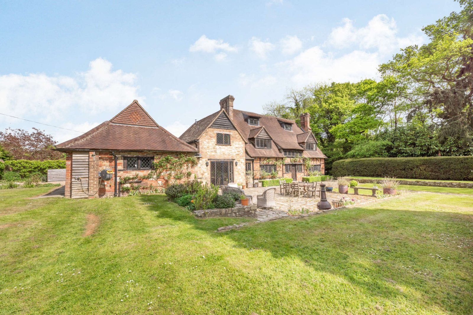 6 bed barn conversion for sale in Meath Green Lane, Horley, Surrey RH6 Zoopla