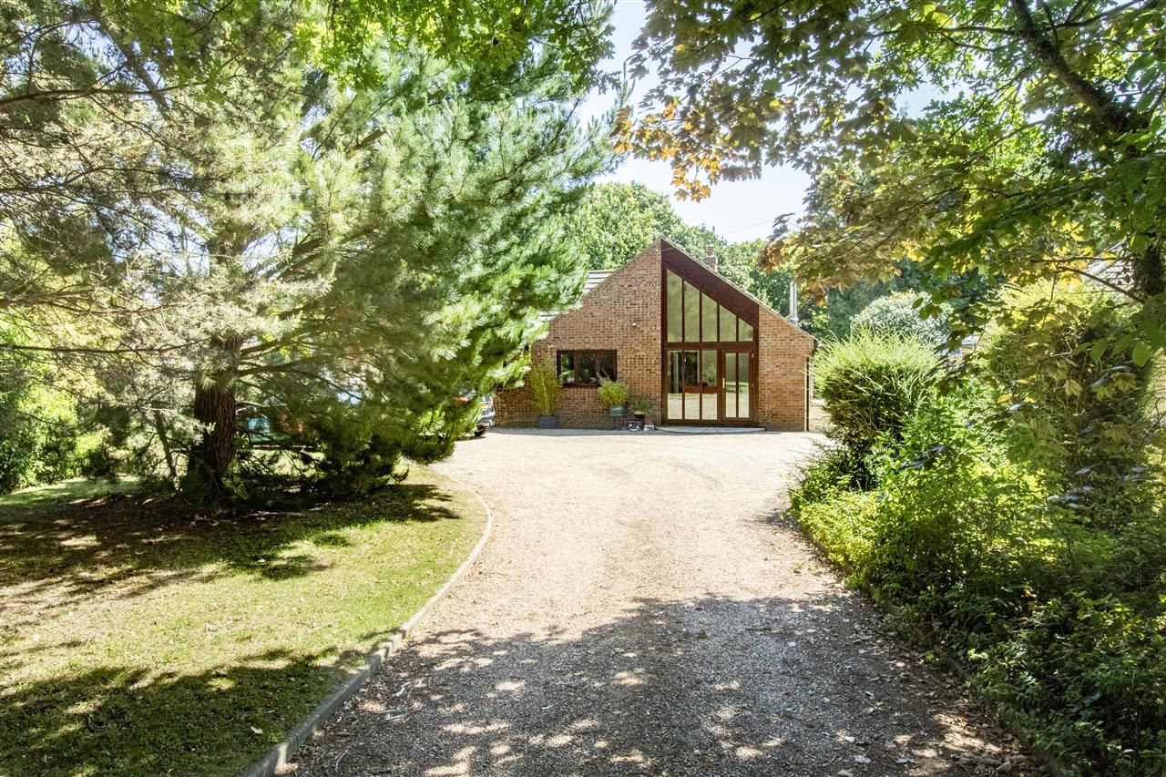 4 bed bungalow for sale in Hamstreet Road, Shadoxhurst, Ashford, Kent